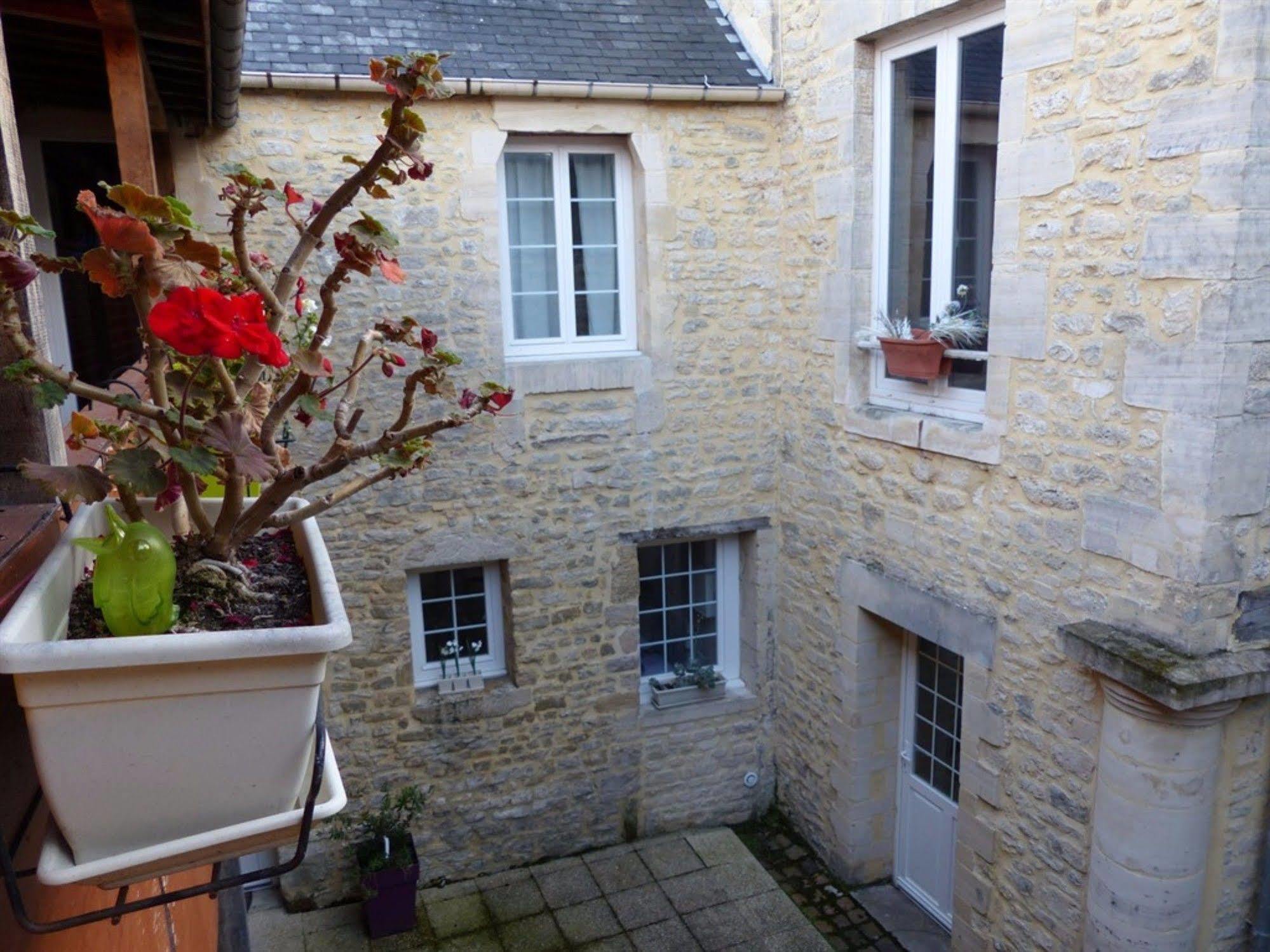 Chambre D'Hotes Logis De Saint Jean Hotel Bayeux Exterior photo